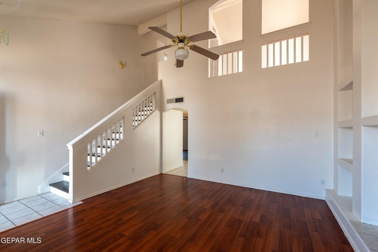 2212 Tierra De Oro Way - Photo 3 of 20