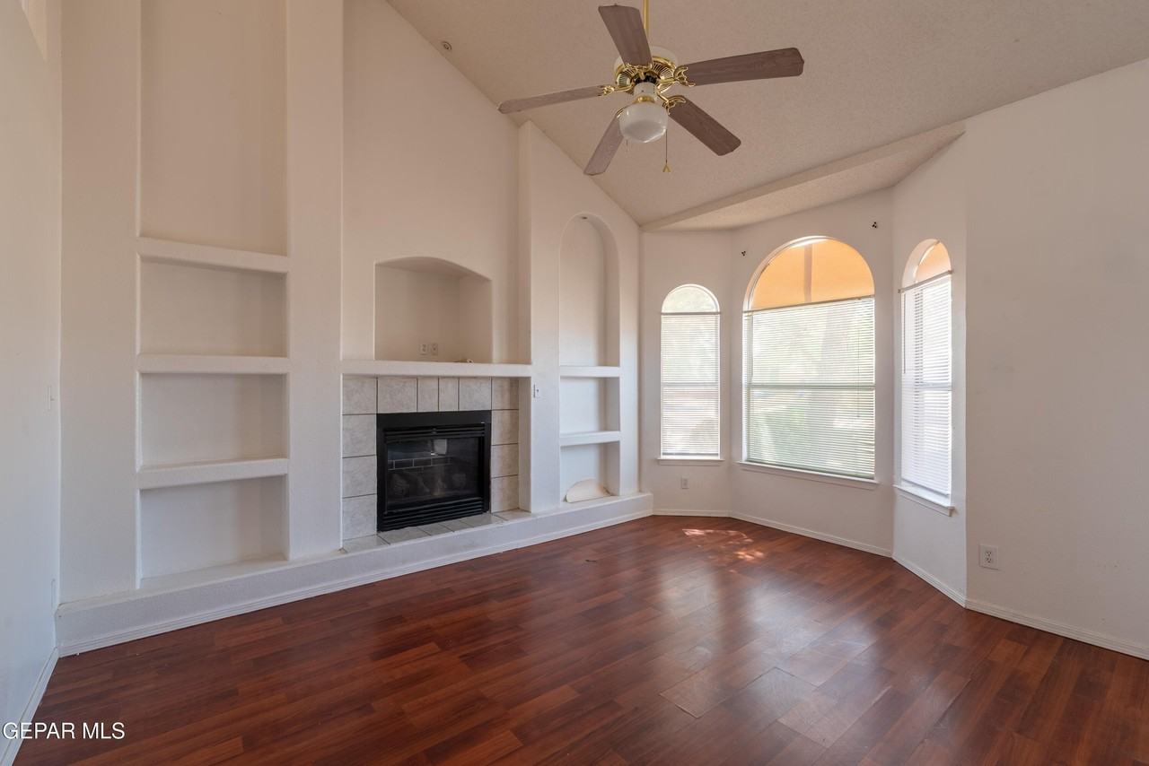 2212 Tierra De Oro Way - Photo 4 of 20