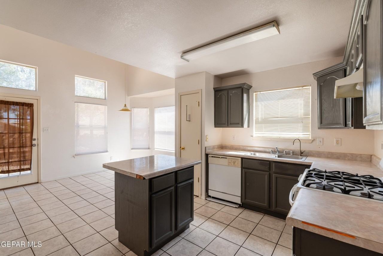 2212 Tierra De Oro Way - Photo 6 of 20