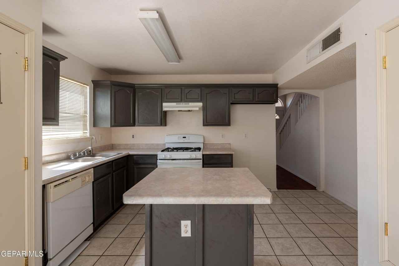 2212 Tierra De Oro Way - Photo 7 of 20