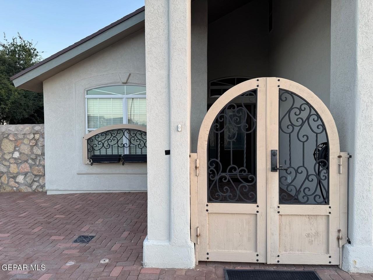398 Bentridge - Photo 4 of 42