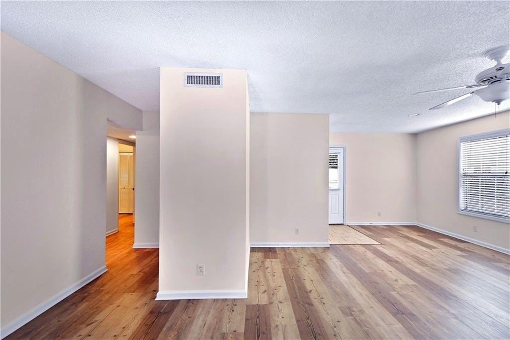 907 E Island Square Dr - Photo 4 of 18