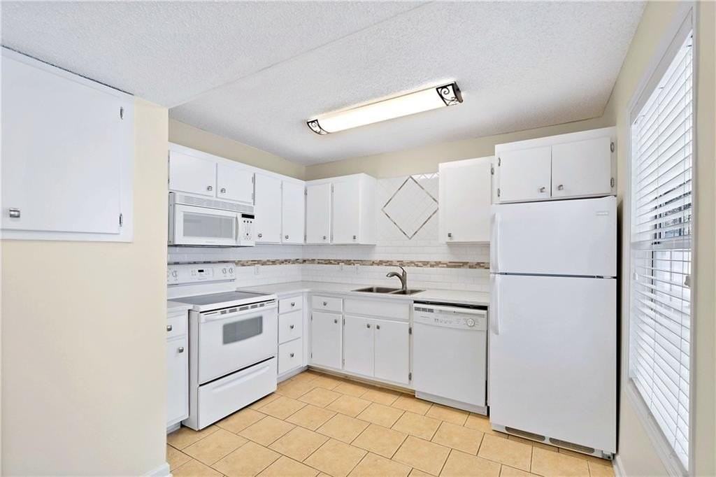 907 E Island Square Dr - Photo 7 of 18