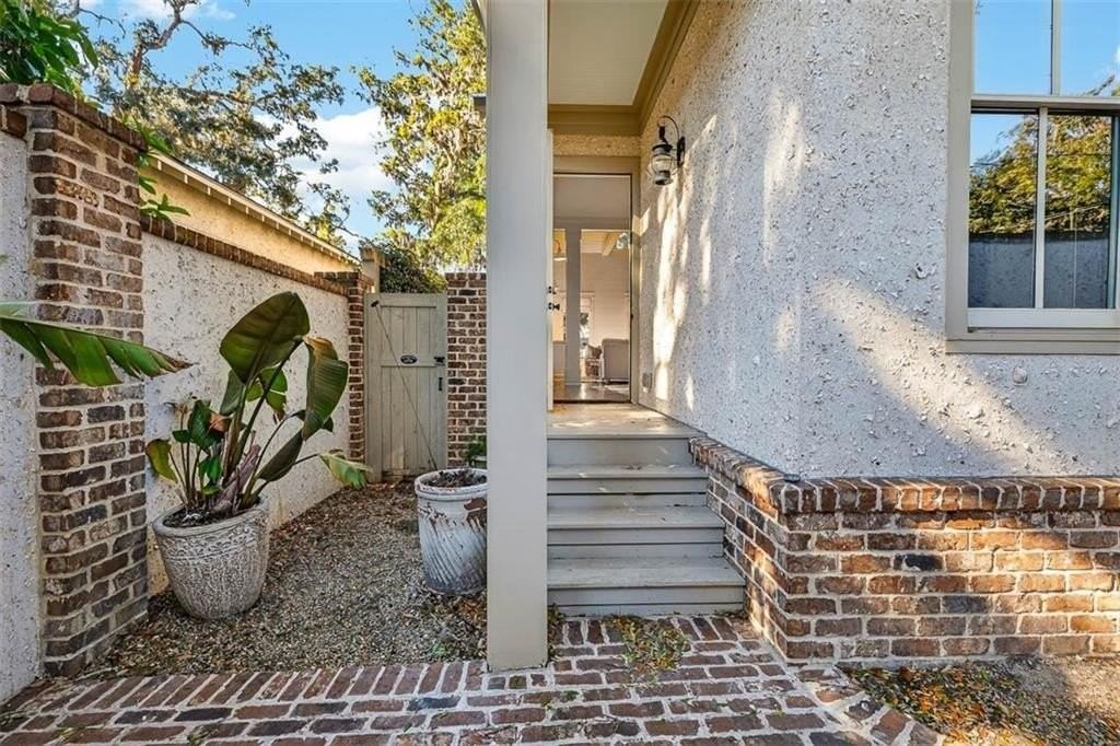 1030B Village Oaks Ln - Photo 2 of 43