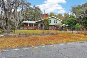 featured image of 1601 Walnut Ave