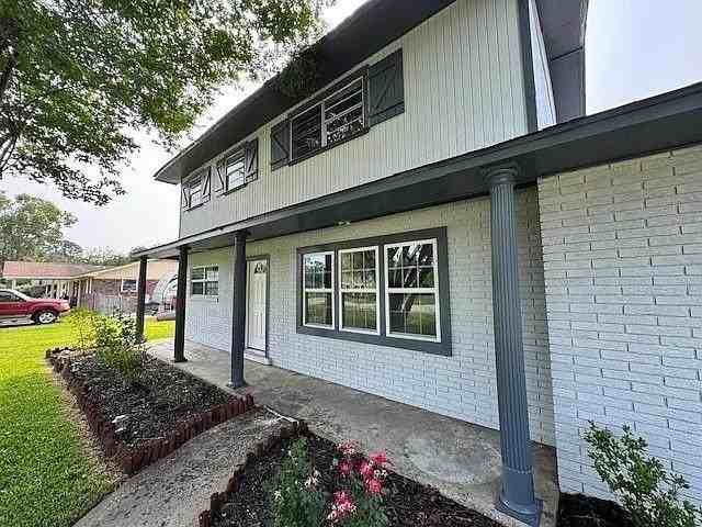 203 N Lake Dr - Photo 2 of 20