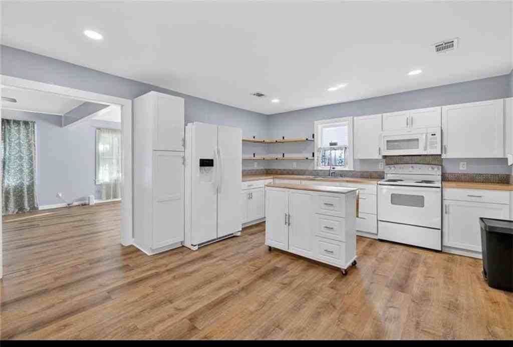 2329 Reynolds St - Photo 4 of 26