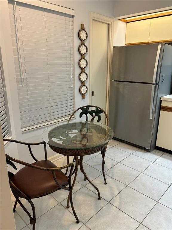 874 Wimbledon Dr - Photo 3 of 14