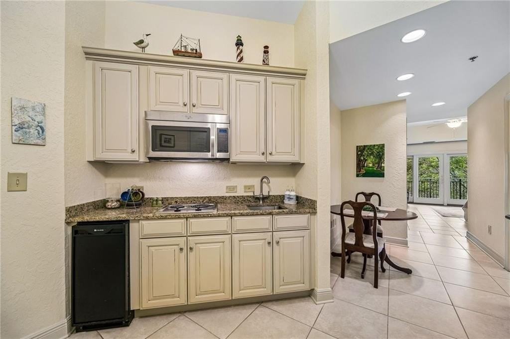 150 Salt Air Dr #304 - Photo 5 of 18