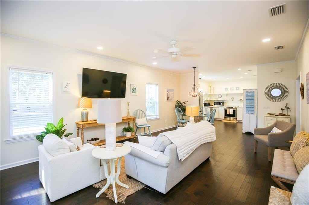 214 Clarke St - Photo 4 of 26