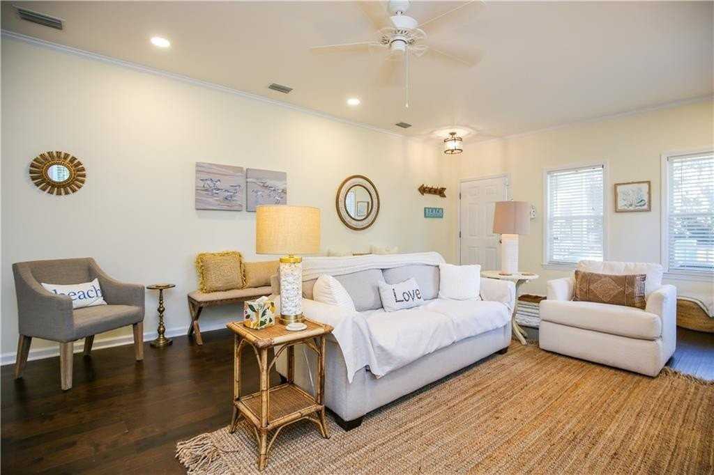 214 Clarke St - Photo 5 of 26