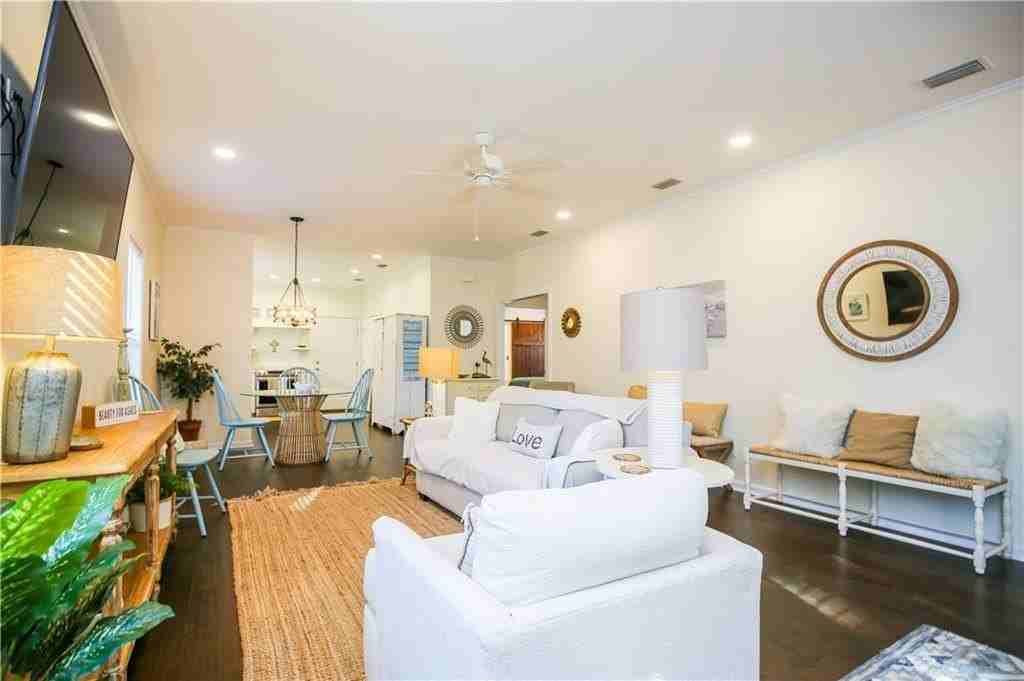214 Clarke St - Photo 6 of 26