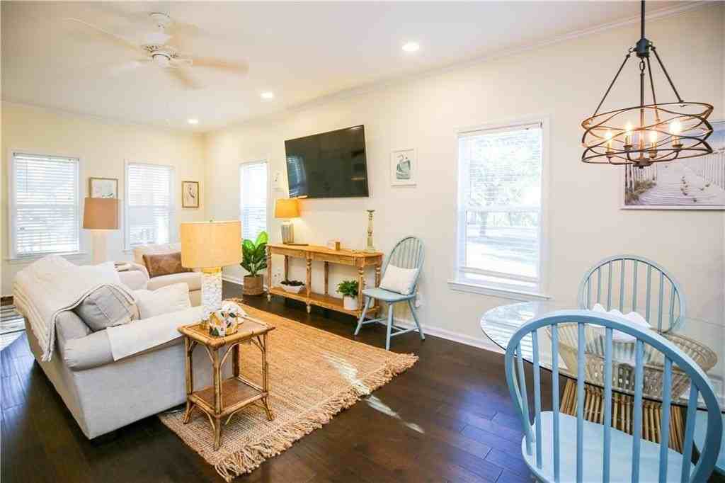 214 Clarke St - Photo 7 of 26