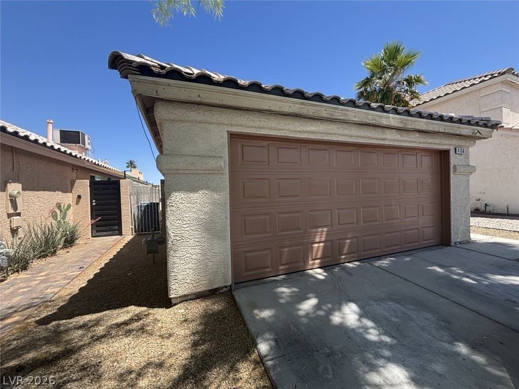 4156 Abrams Ave - Photo 2 of 41