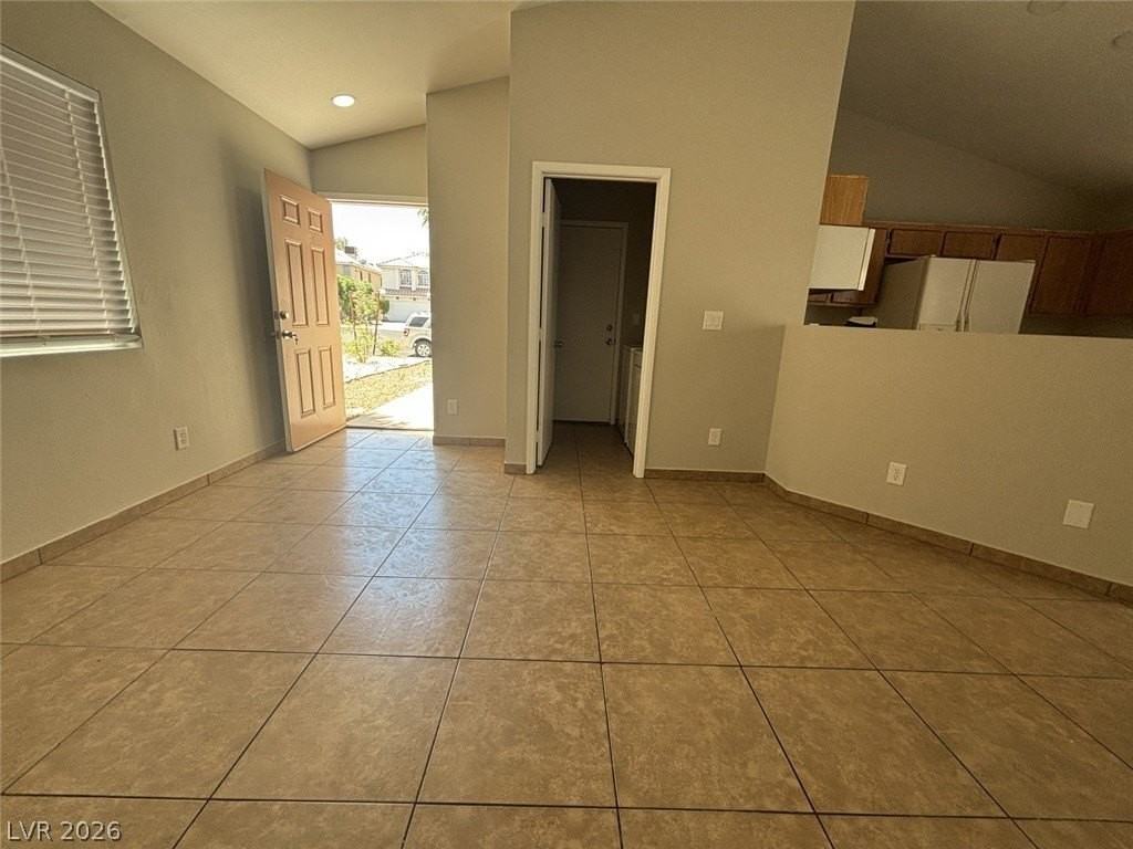 4156 Abrams Ave - Photo 7 of 41