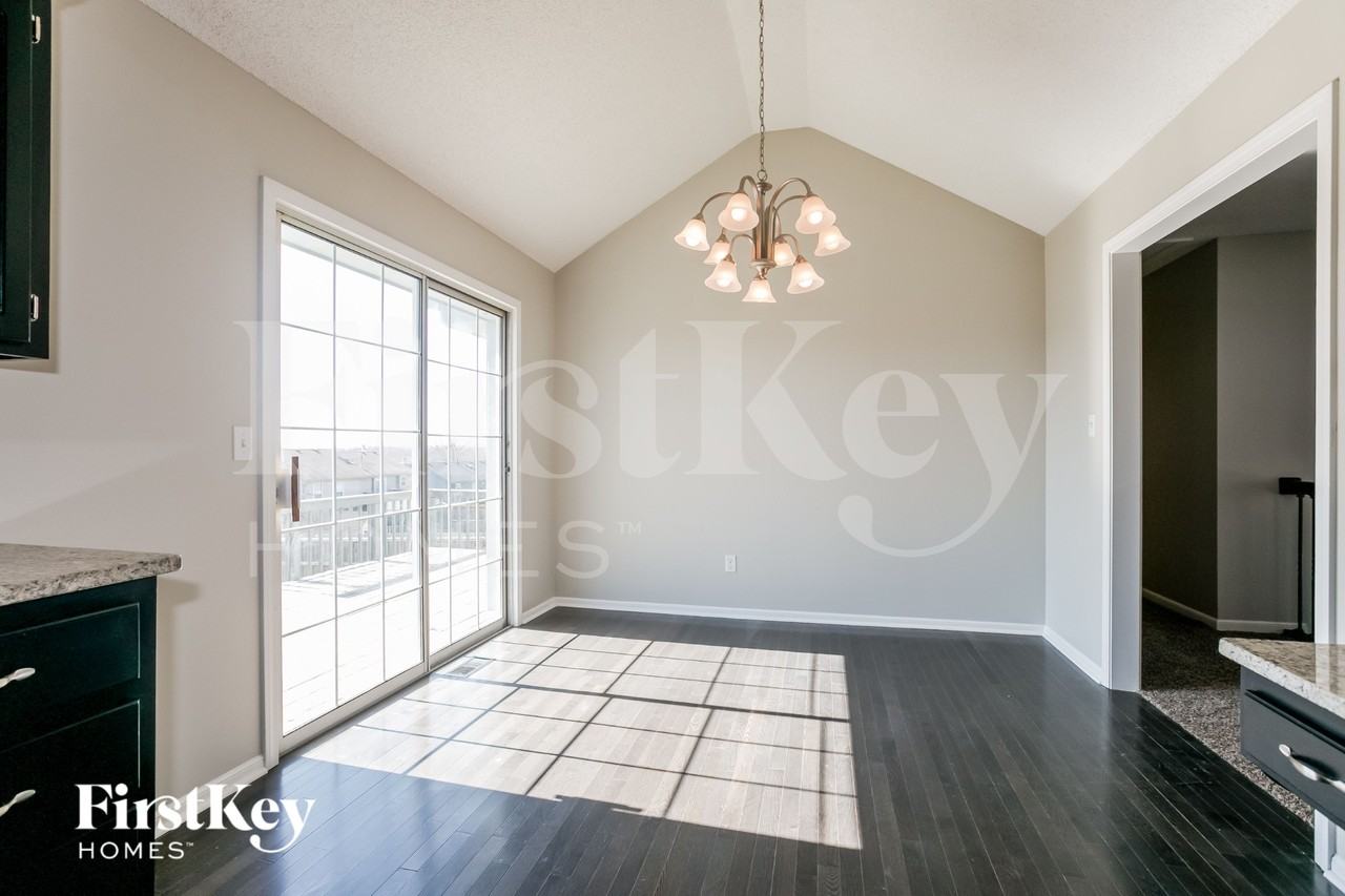 1603 Roberta Dr - Photo 6 of 16