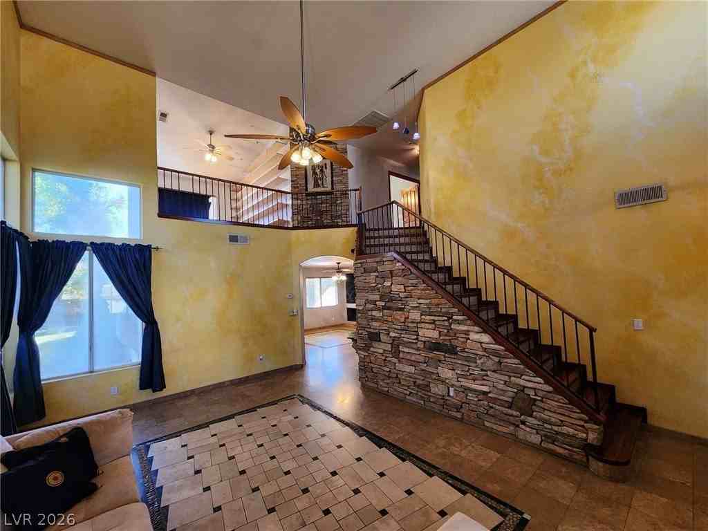 328 Palisades Dr - Photo 4 of 50