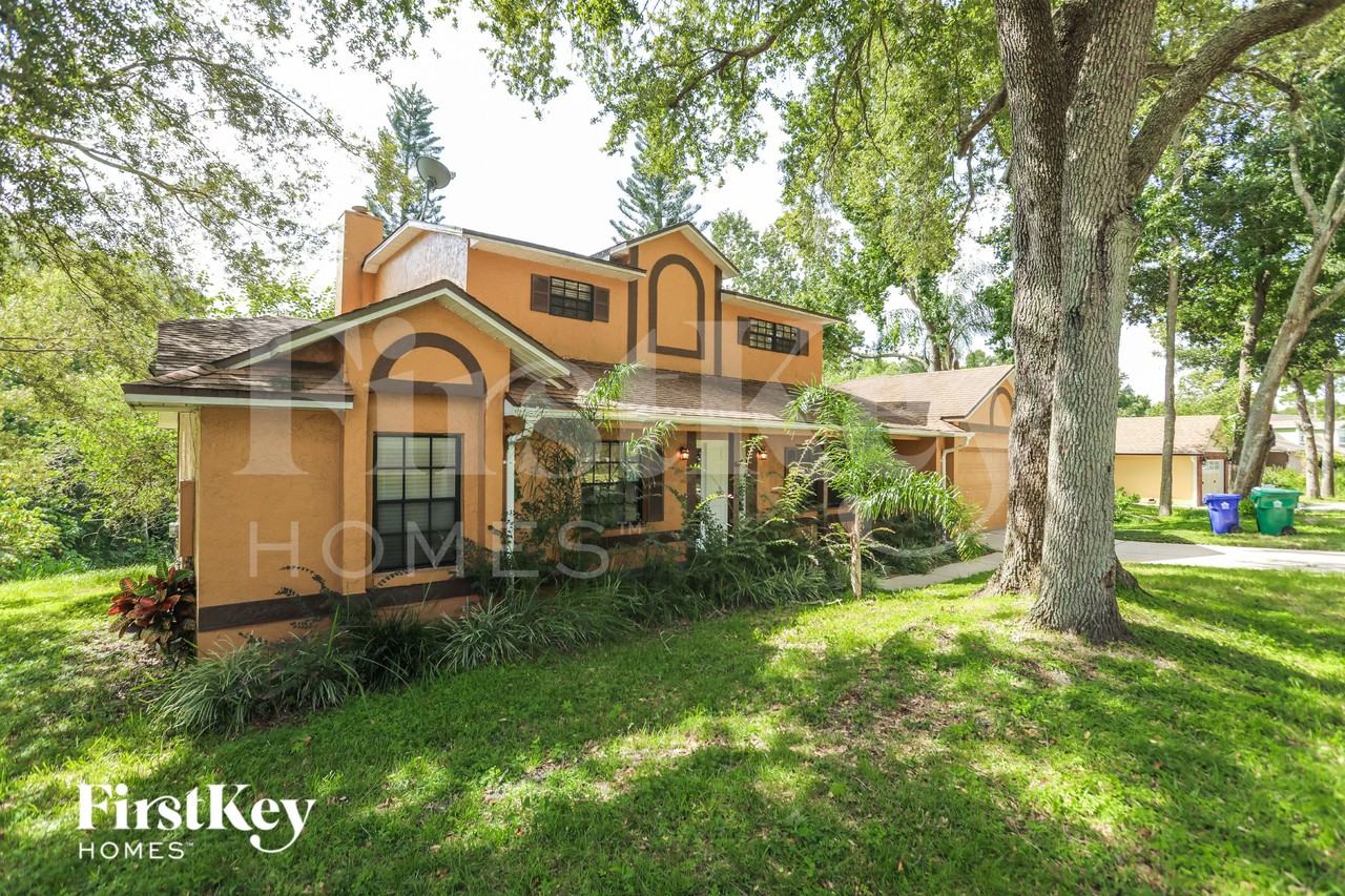 988 Glenview Cir - Photo 2 of 16