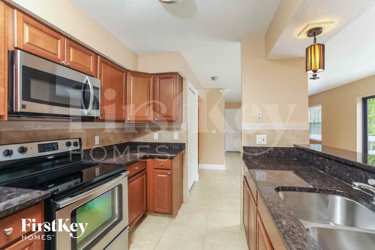 988 Glenview Cir - Photo 6 of 16