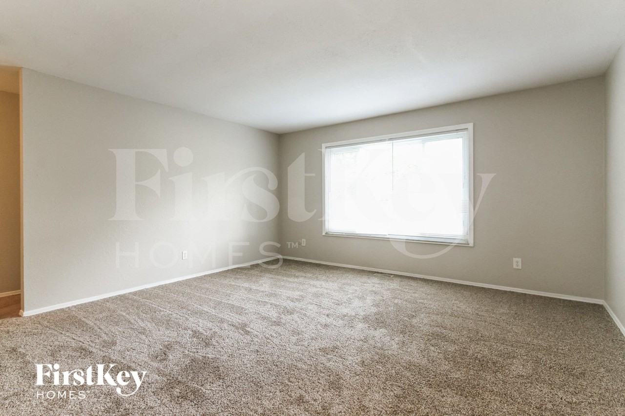 9630 Pepperidge Dr - Photo 3 of 15