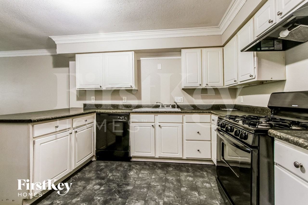 9630 Pepperidge Dr - Photo 6 of 15
