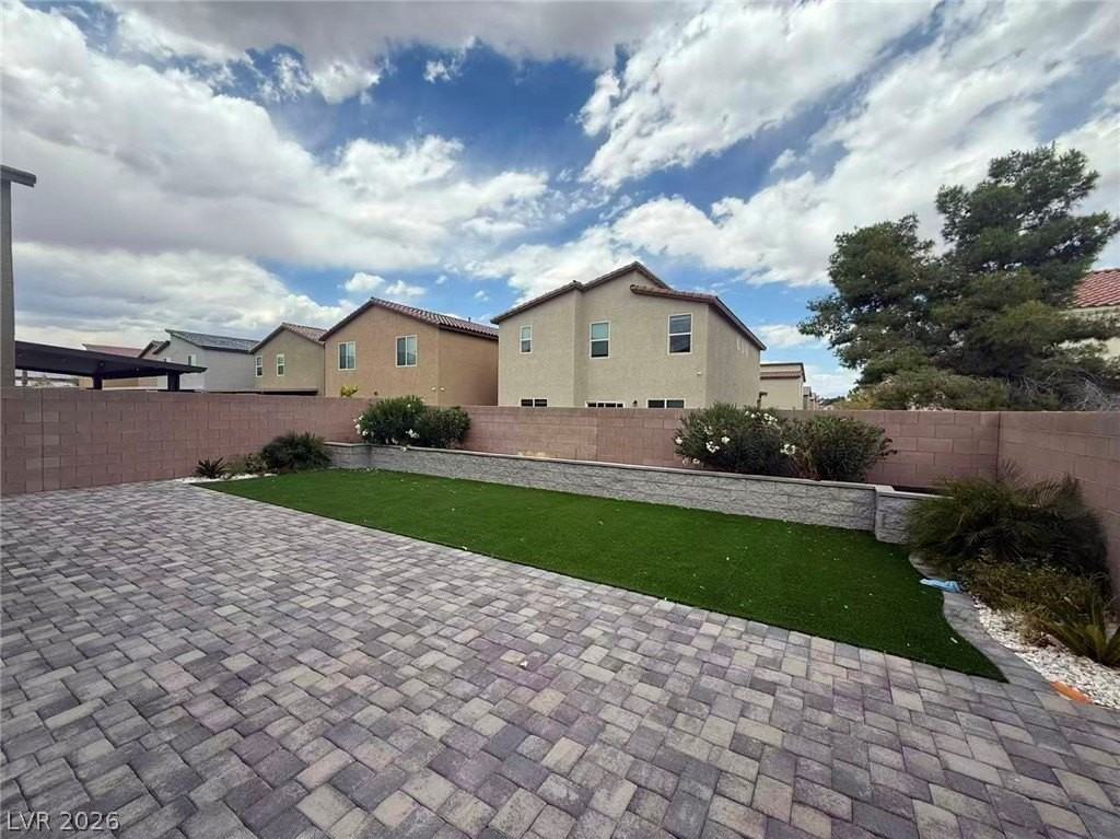 7456 W Diablo Dr - Photo 6 of 15