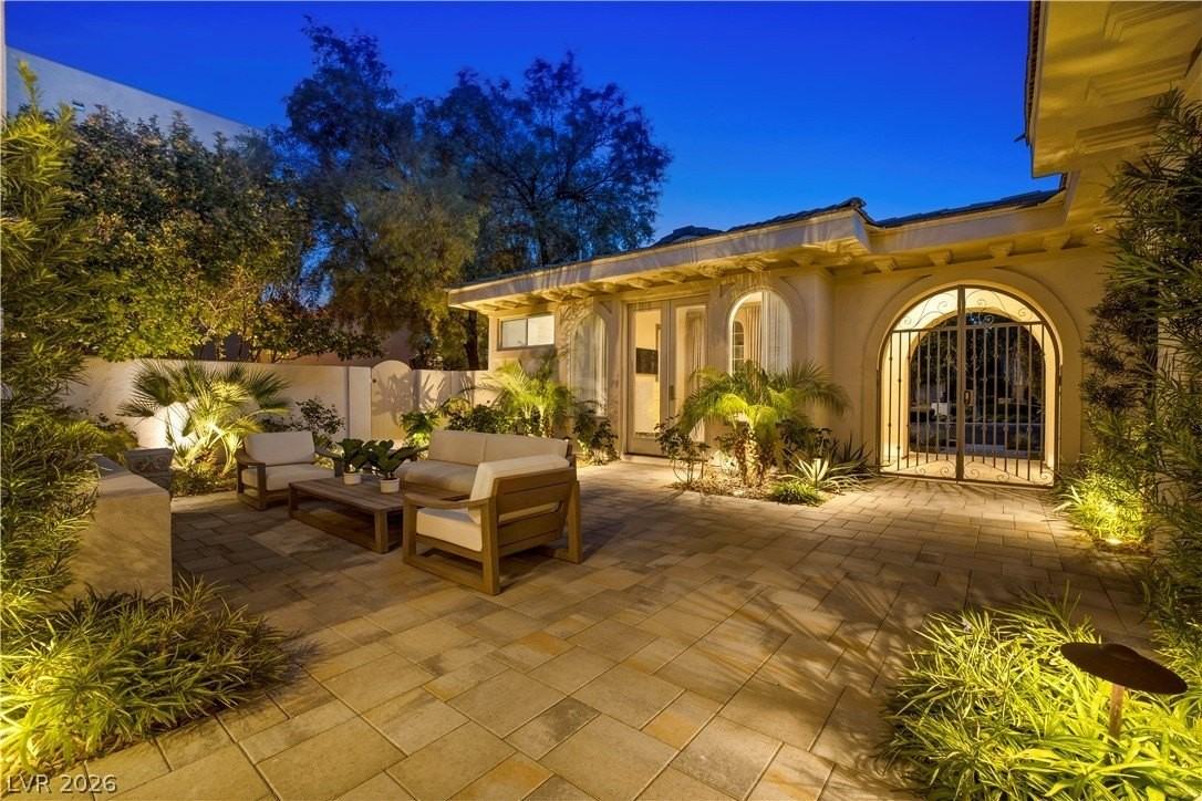 9320 Tournament Canyon Dr - Photo 2 of 46