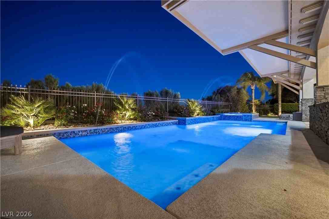 9320 Tournament Canyon Dr - Photo 6 of 46