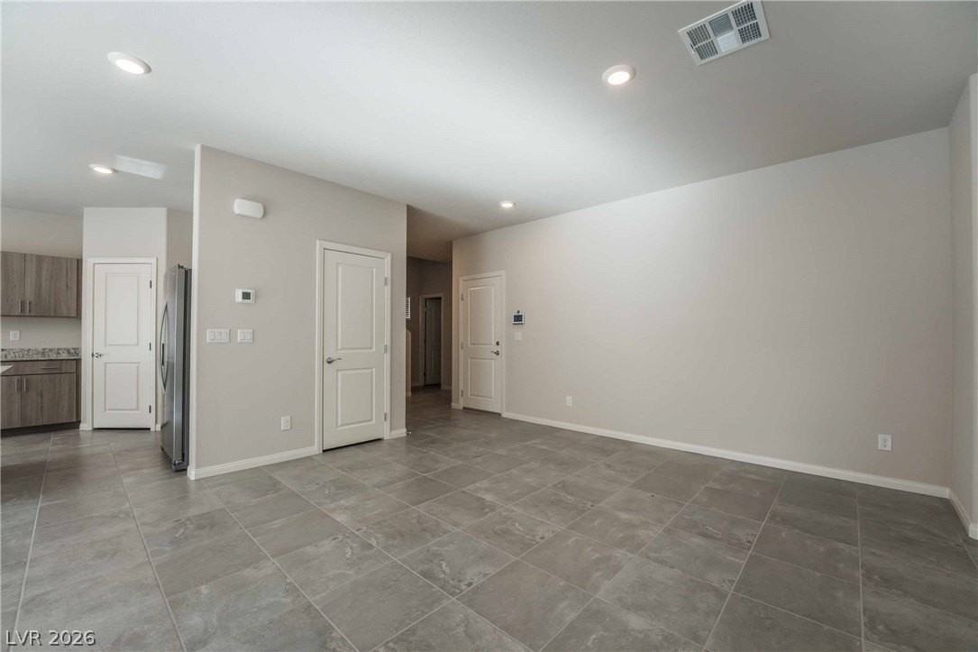 3811 Andorian Ave - Photo 5 of 34