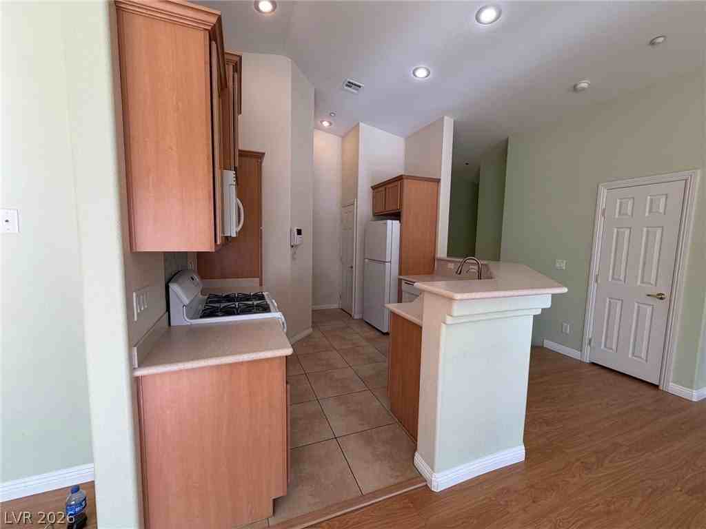 10024 Aspen Rose St #101 - Photo 7 of 20