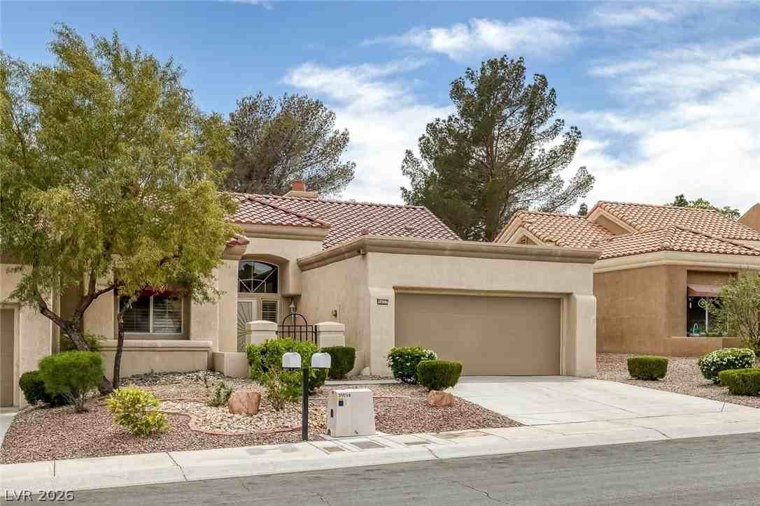9437 January Dr - Photo 2 of 49