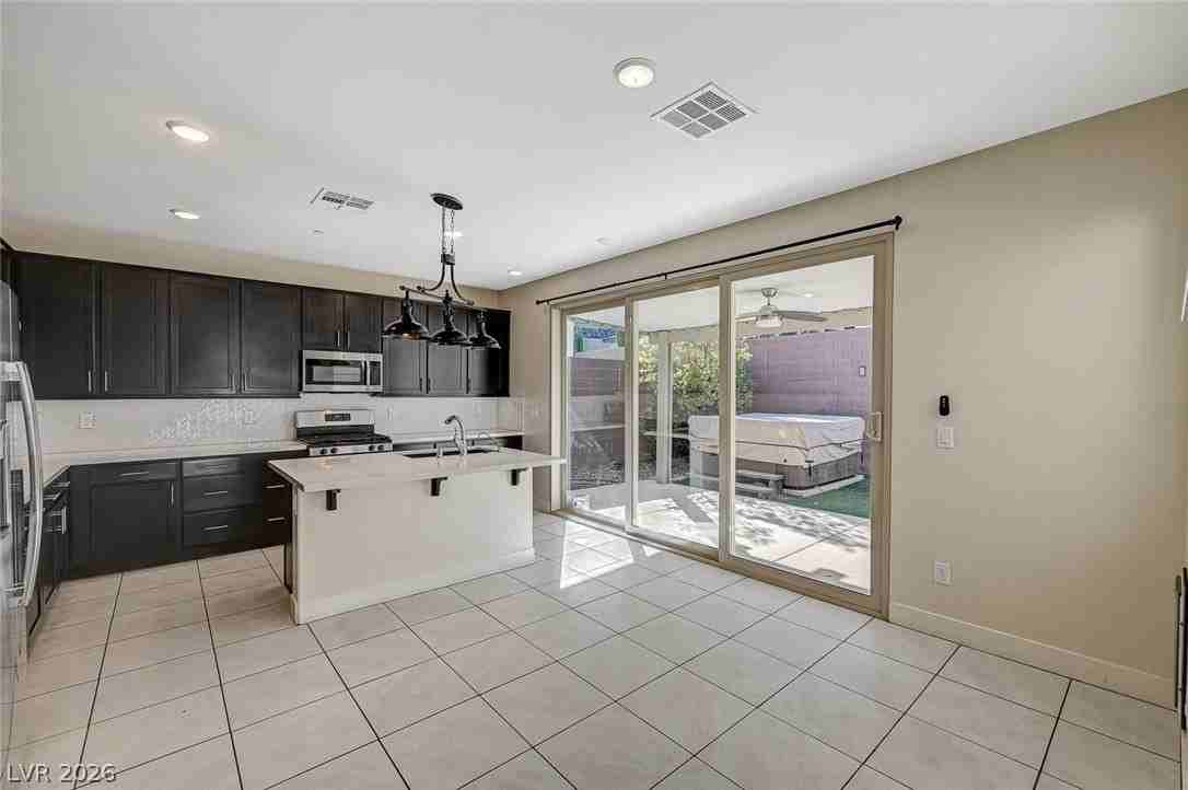 801 Carberry Ct - Photo 7 of 44