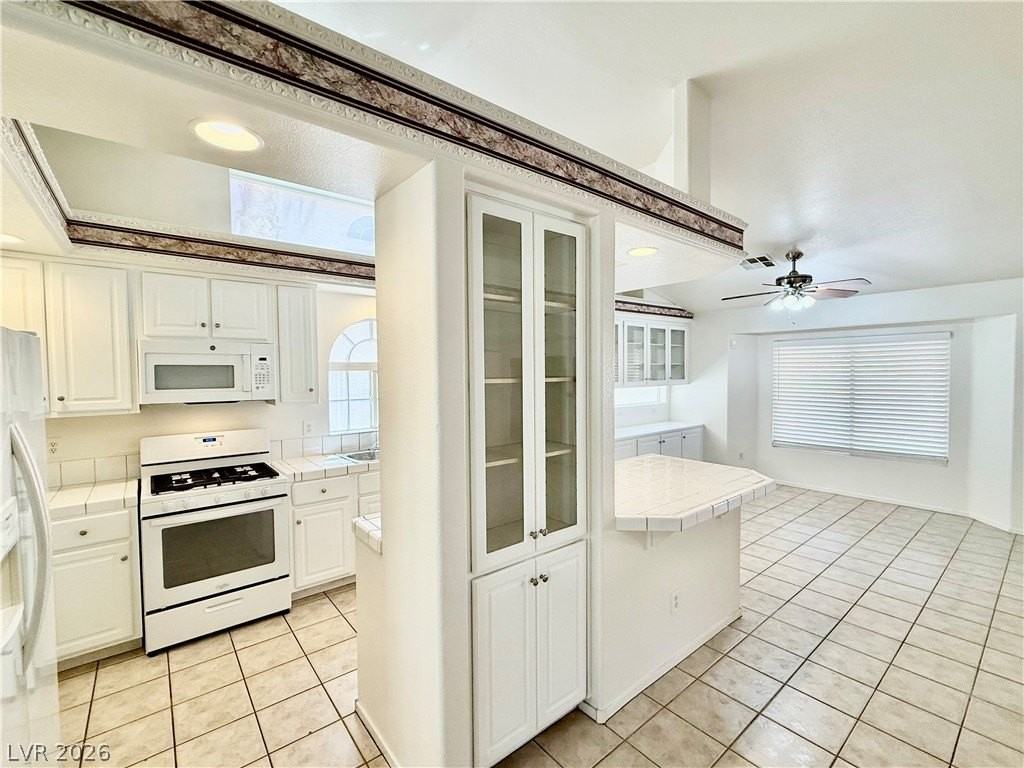 9827 Sonora Bend Ave - Photo 2 of 24