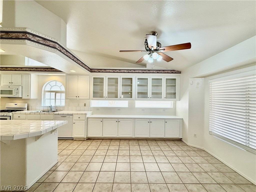 9827 Sonora Bend Ave - Photo 4 of 24