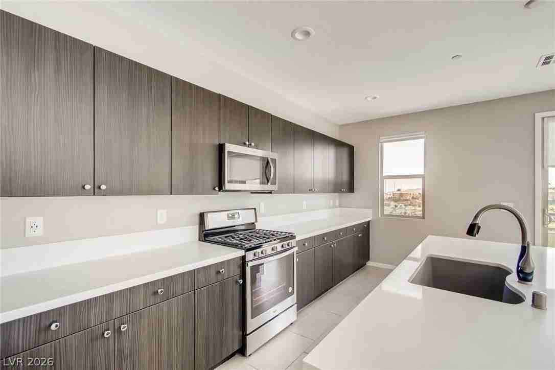 11227 Cactus Tower Ave #103 - Photo 3 of 25