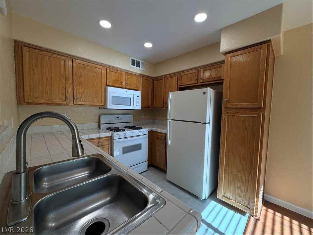 4955 Lindell Rd #203 - Photo 7 of 34