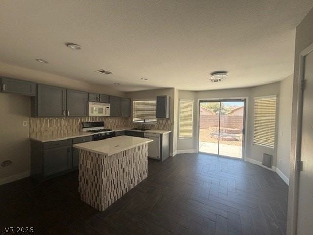 5041 Nardini Ave - Photo 4 of 20