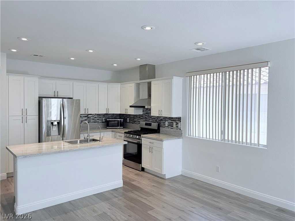 8071 Sapphire Cove Ave - Photo 3 of 12