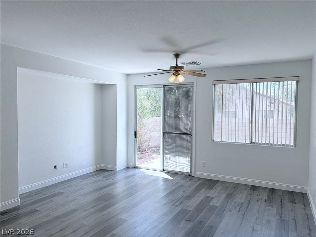 8071 Sapphire Cove Ave - Photo 4 of 12