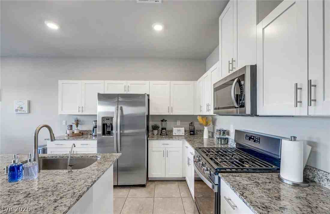 8244 Selenite St - Photo 4 of 16