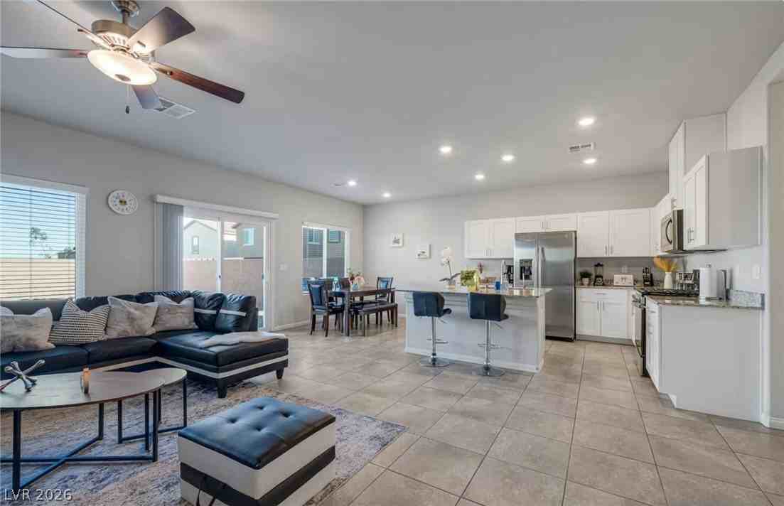 8244 Selenite St - Photo 5 of 16