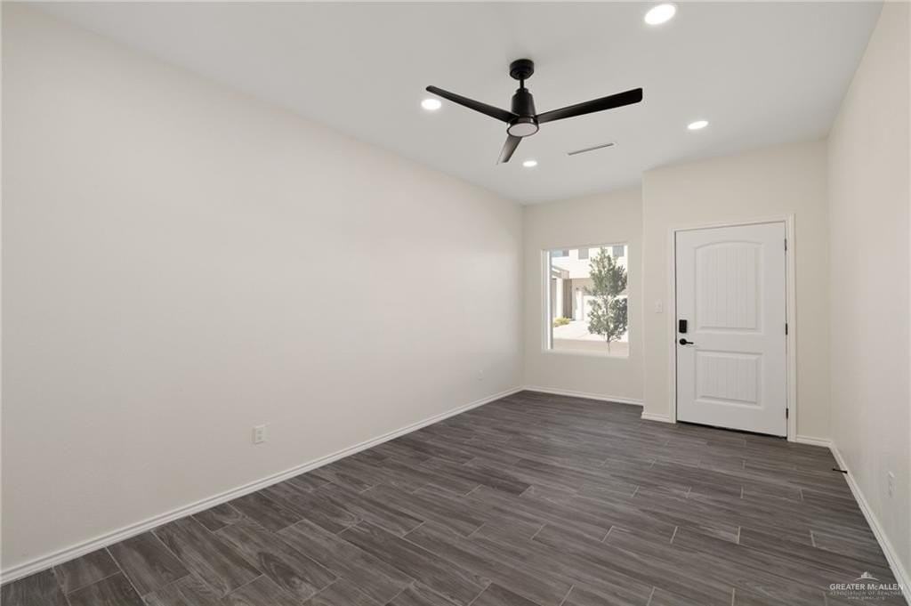 2800 Stablewood - Photo 2 of 18