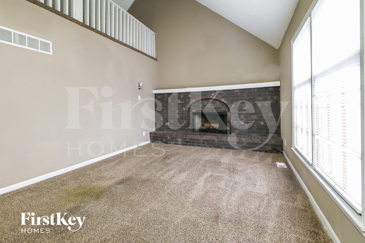 7714 Nw 69th Ter - Photo 4 of 16