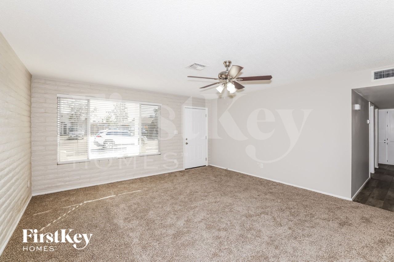 7646 N 37th Ave - Photo 2 of 18