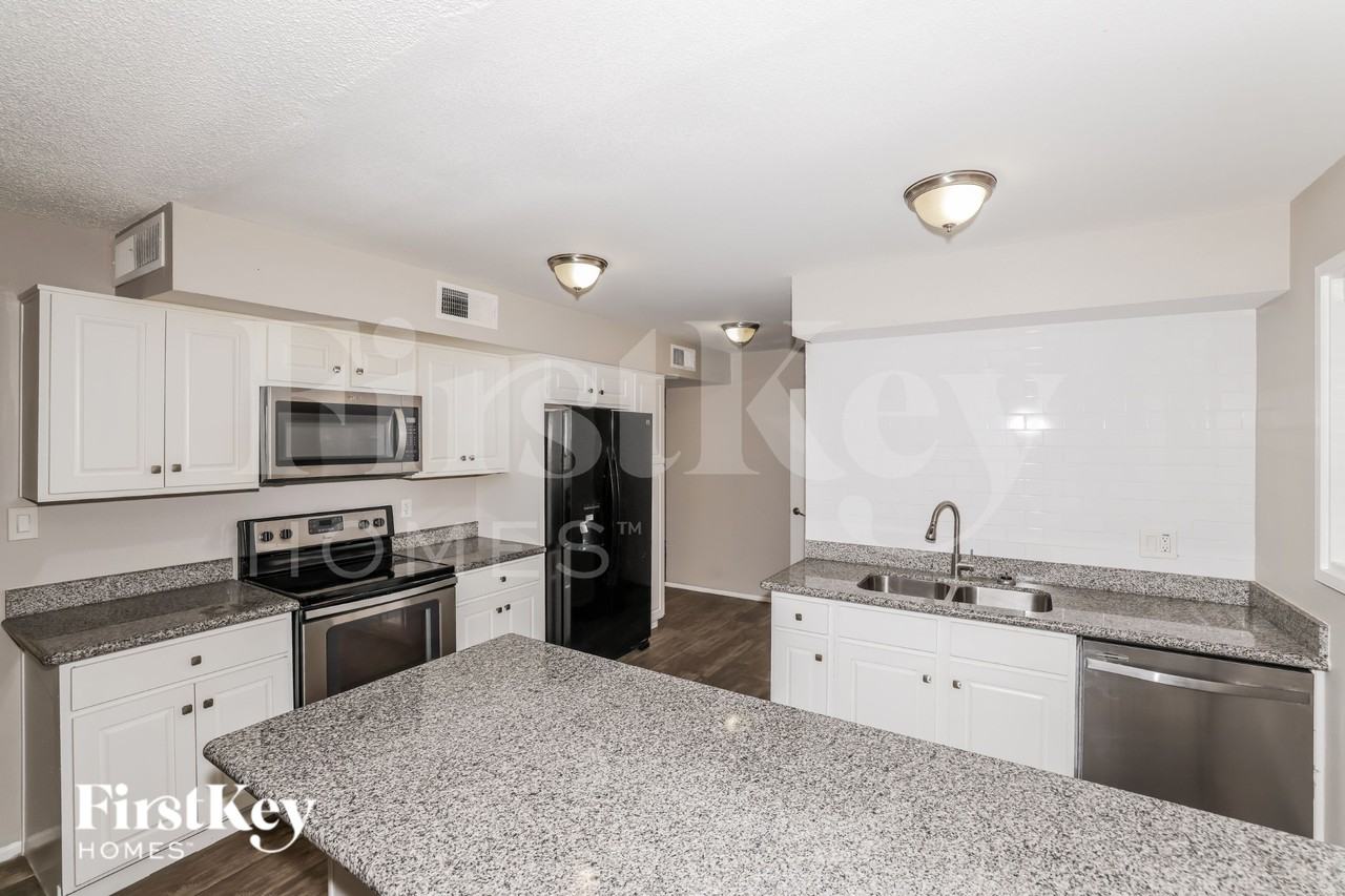 7646 N 37th Ave - Photo 5 of 18