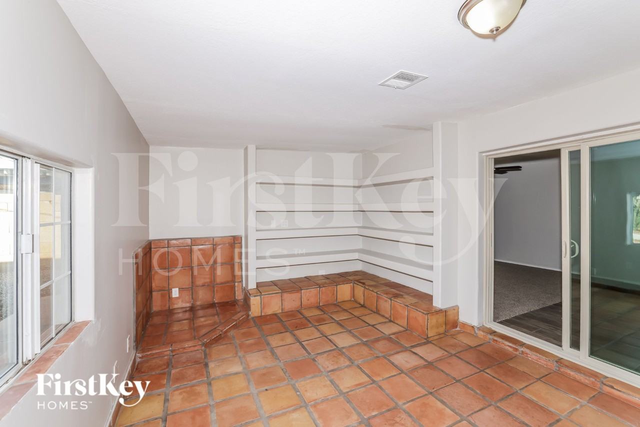 7646 N 37th Ave - Photo 6 of 18