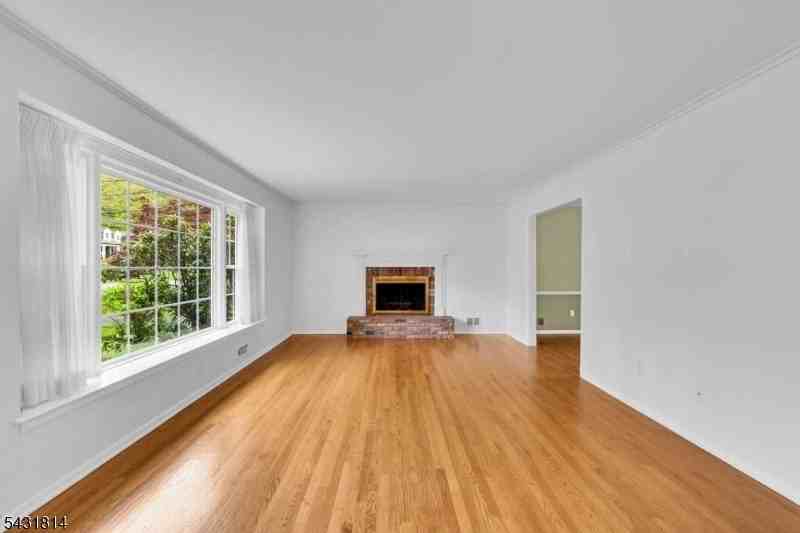 28 Bennington Rd - Photo 3 of 25