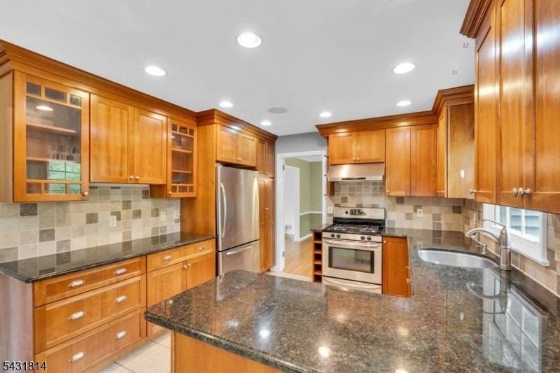 28 Bennington Rd - Photo 7 of 25