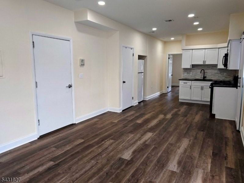 684 Passaic Ave - Photo 3 of 12