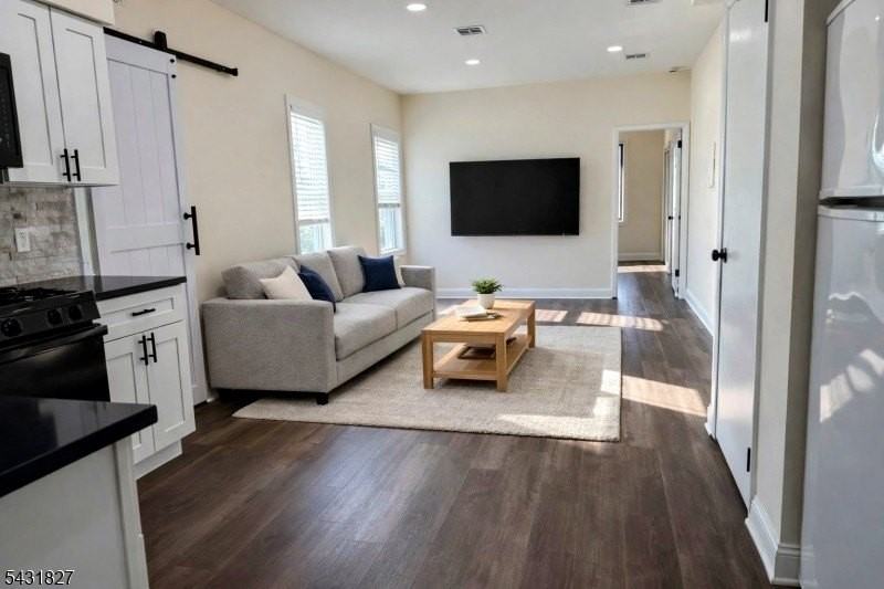 684 Passaic Ave - Photo 5 of 12